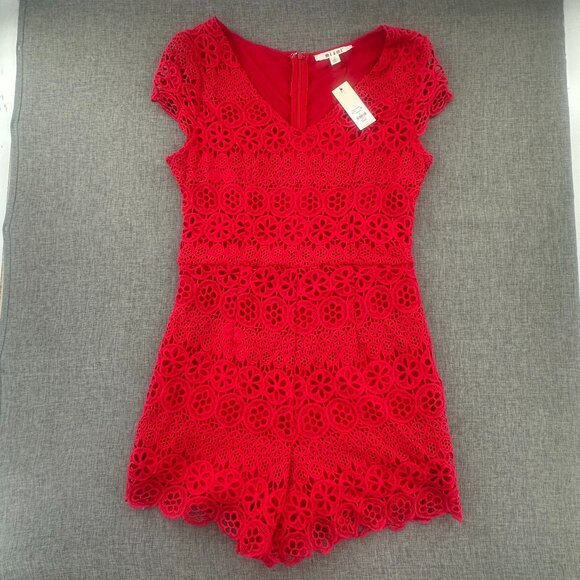 New! Francescas's Miami Lace Romper Large Red V-Neck Cap Sleeve Gorgeous Elegant - Picture 1 of 10